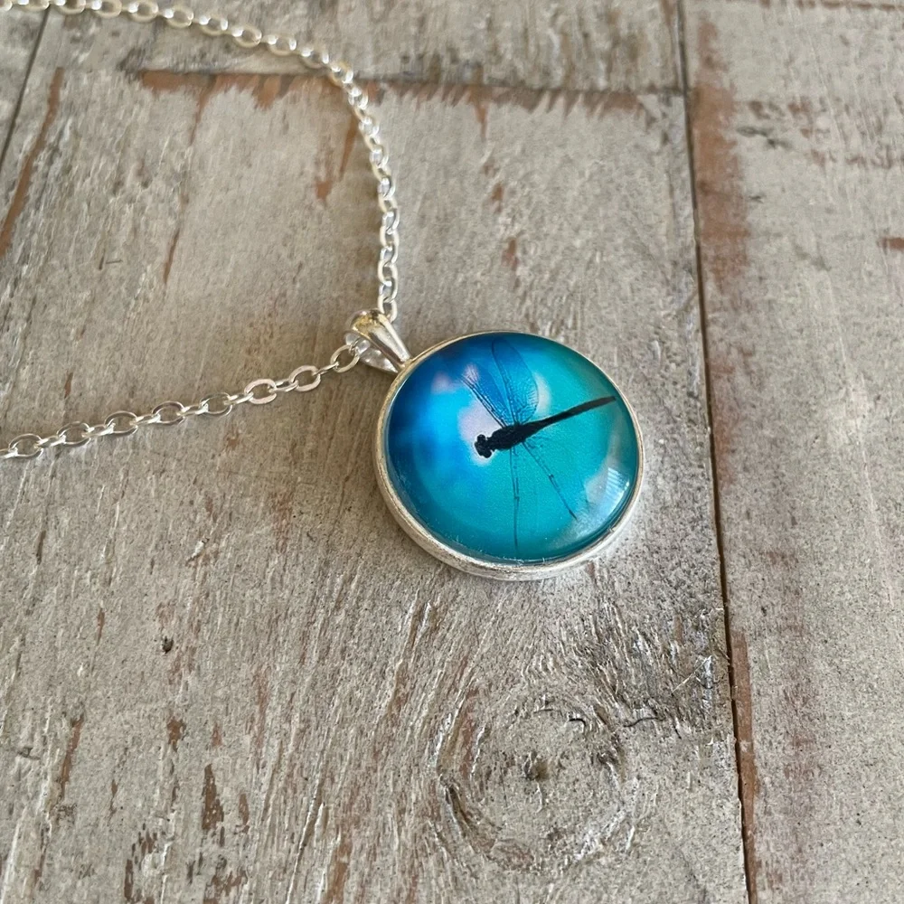 Dragonfly pendant necklace - Picture 4 of 4